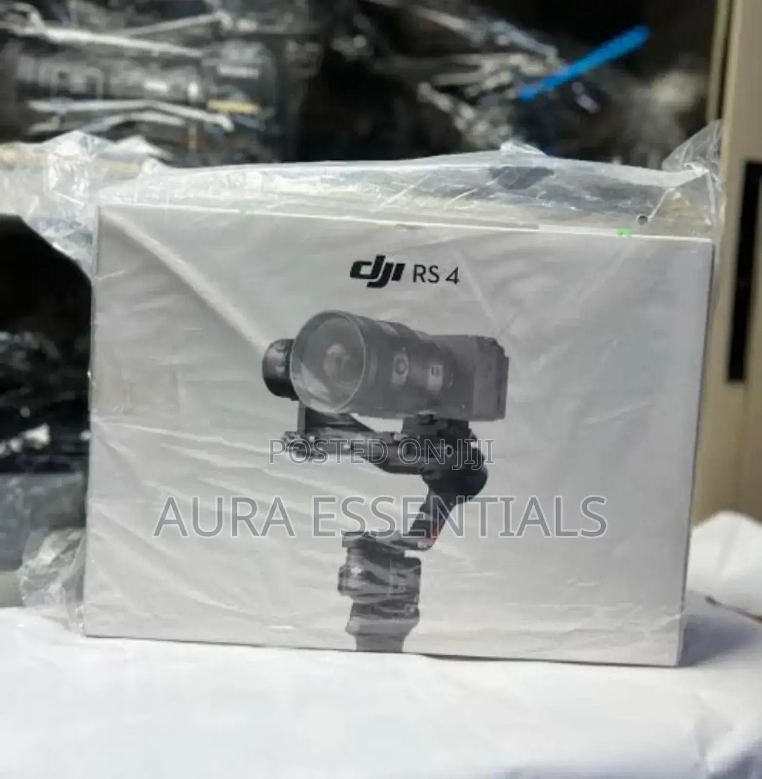 DJI RS 4, 3-Axis Gimbal Stabilizer for DSLR