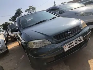 Opel Astra 2006 Green
