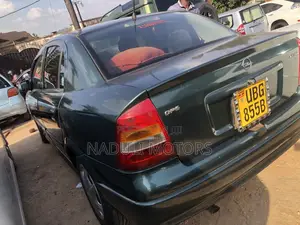 Opel Astra 2006 Green