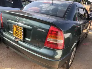 Opel Astra 2006 Green