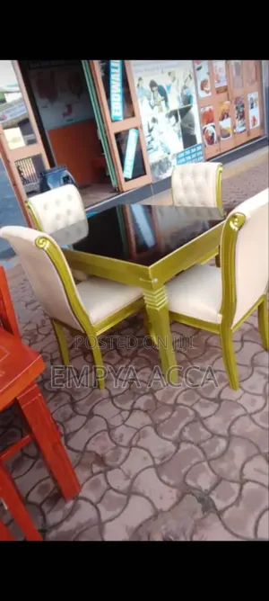 Rocky Dining Set