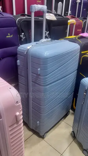Dfavours Plastic Rubber Medium Suitcase