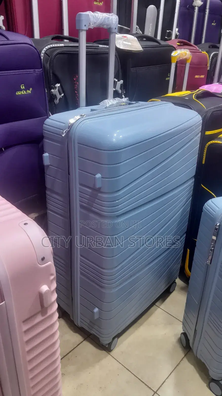 Dfavours Plastic Rubber Medium Suitcase