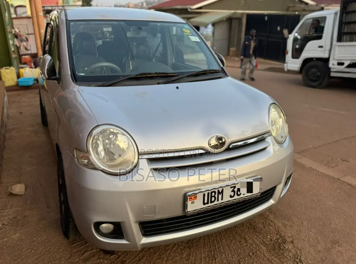 Toyota Sienta 1.5 AWD 2008 Silver