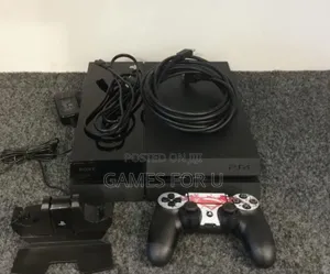 Chipped Ps4 Standard Console With 2 Pads