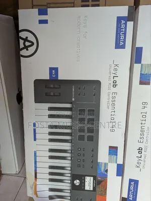 Arturia Keylab Essential 49 Black or White