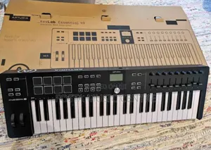 Arturia Keylab Essential 49 Black or White