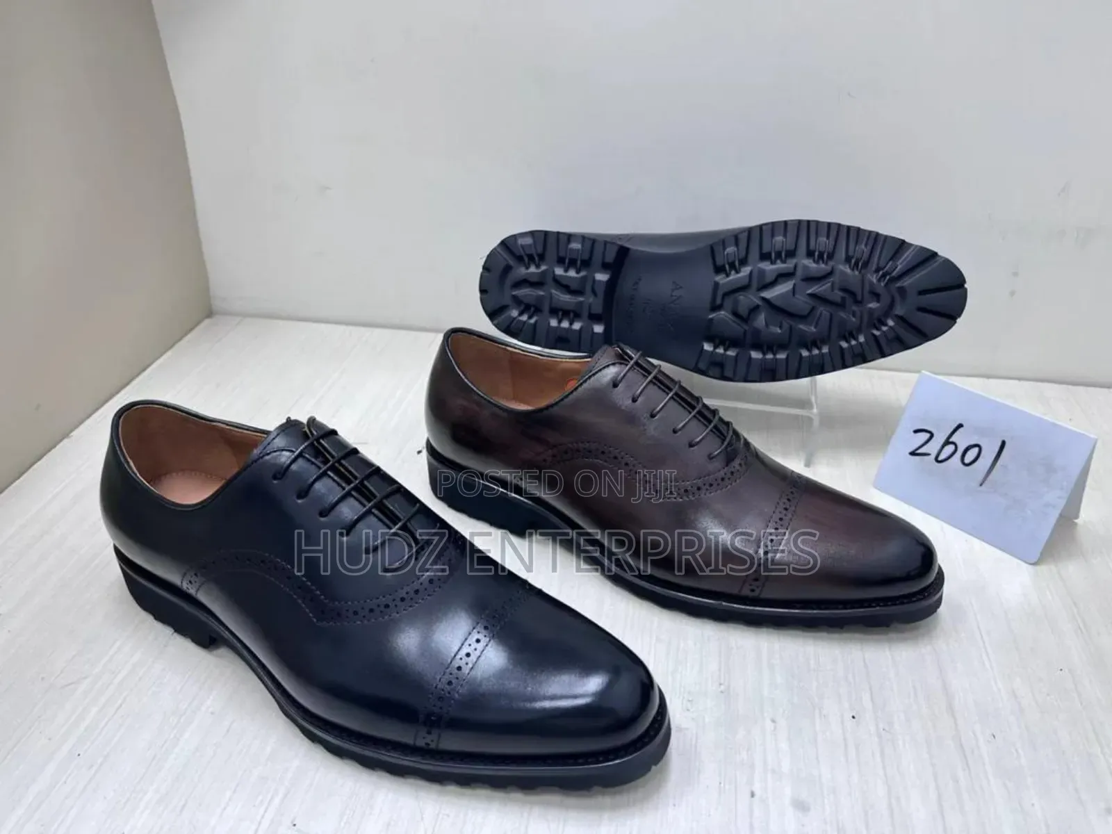 De Shoes Black and Brown