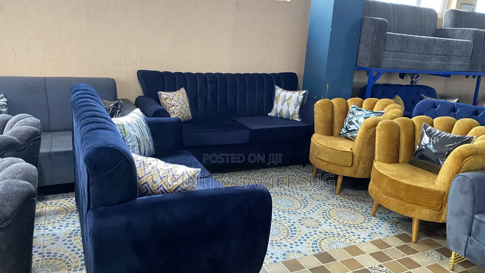 A Classy 7seater in Mix and Match Readily Available.