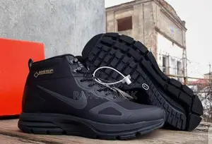 Original Nike Air Pegasus Relentless 26 Mid Gore-Tex Sneaker