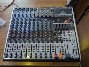 Behringer Xenyx X1832USB Mixer