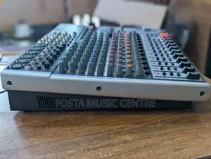 Behringer Xenyx X1832USB Mixer
