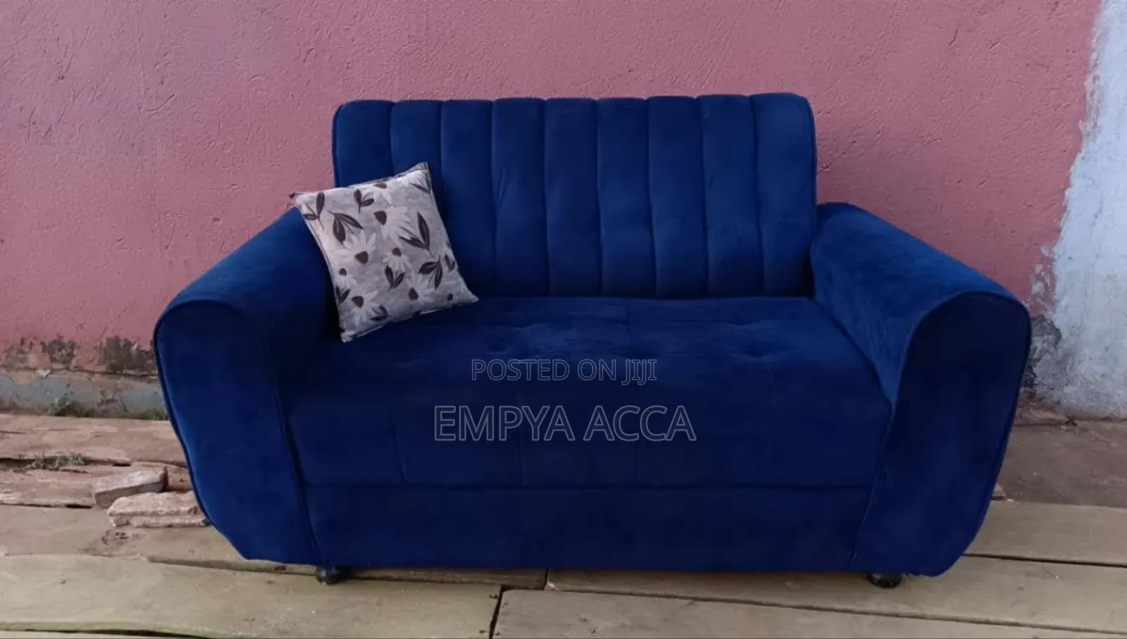 Sofa Blue Lines
