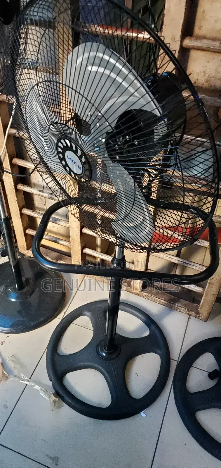 Lemon Stand Fan /Black