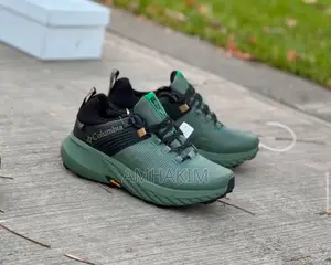 New Classic Men's Columbia Hiking Sneakers in Stock