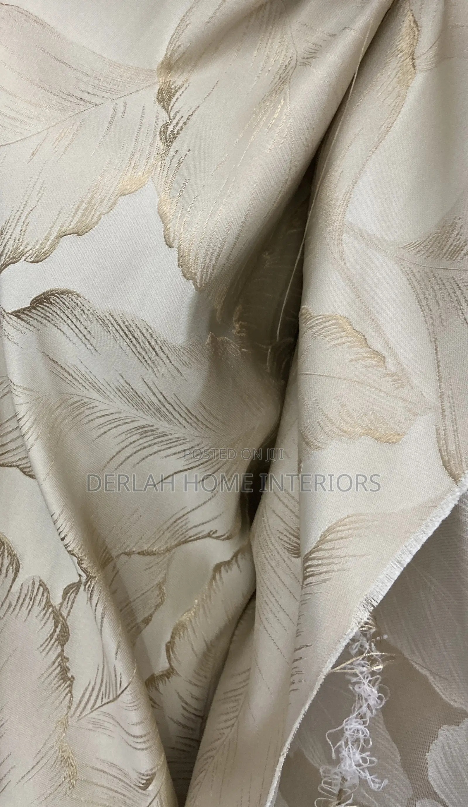 Curtain Fabric in Feather Like Design Per Ready Meter
