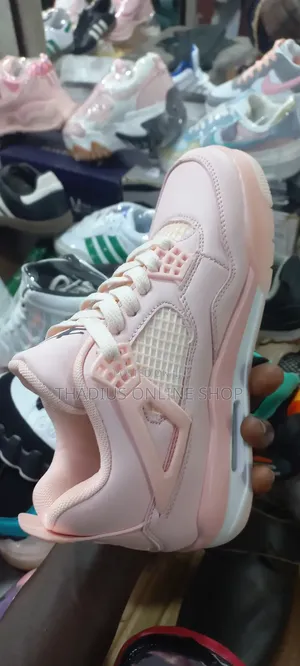 Girls Size and Colour Sneakers Jordan 4