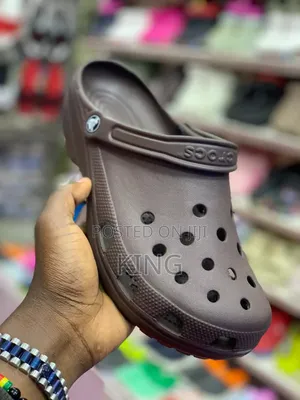 Snug Up Crocs. Classic/Vintage