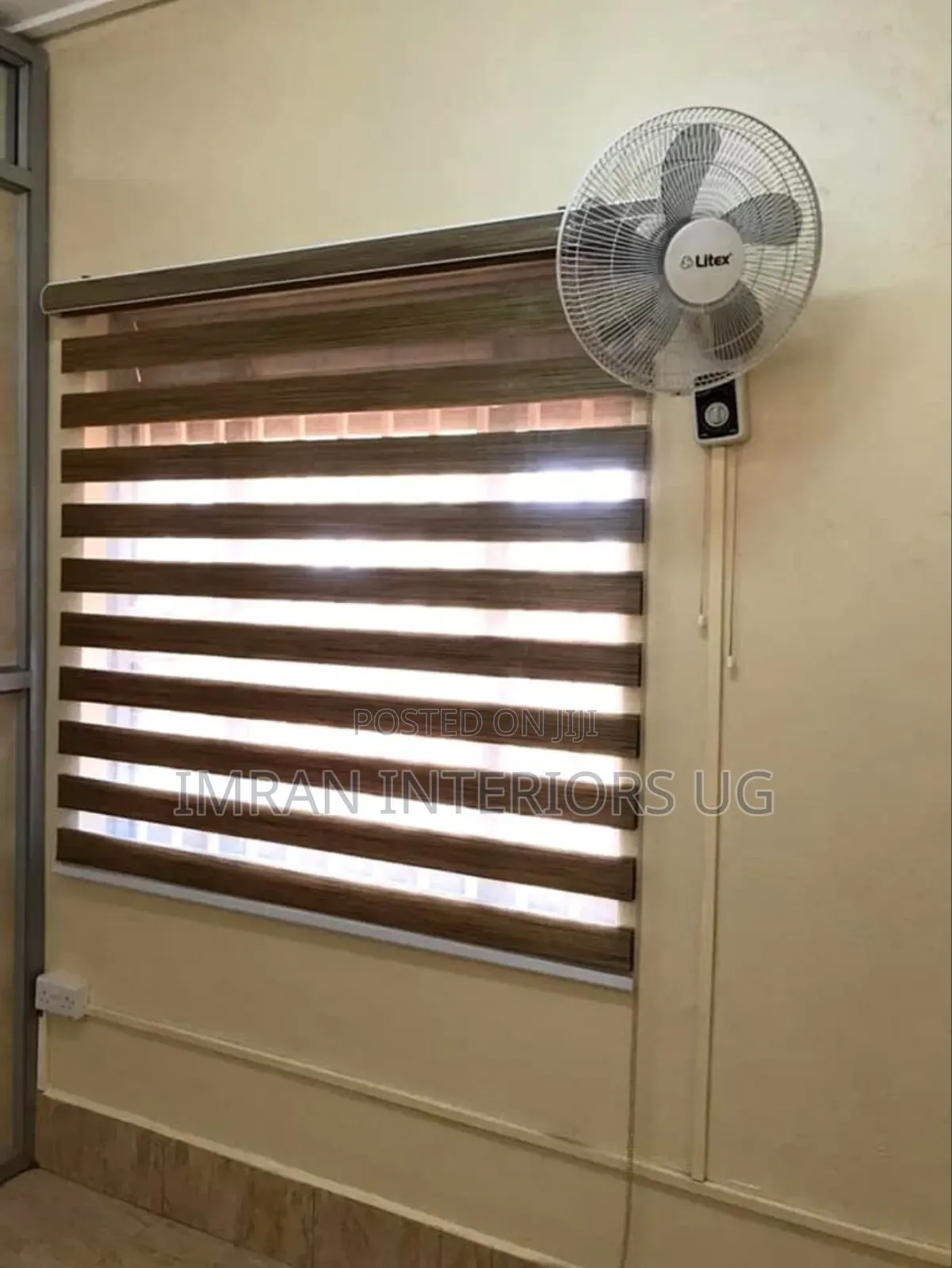 Light Brown Horizontal Office Blinds Per Square Meter.
