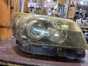 Toyota Rumion Xenon Headlight
