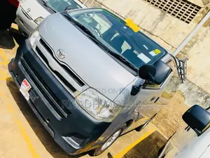 Toyota HiAce 2012 Silver