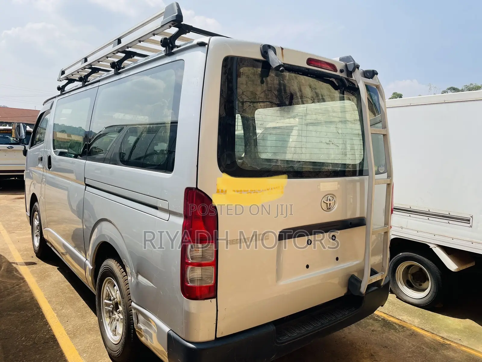 Toyota HiAce 2012 Silver