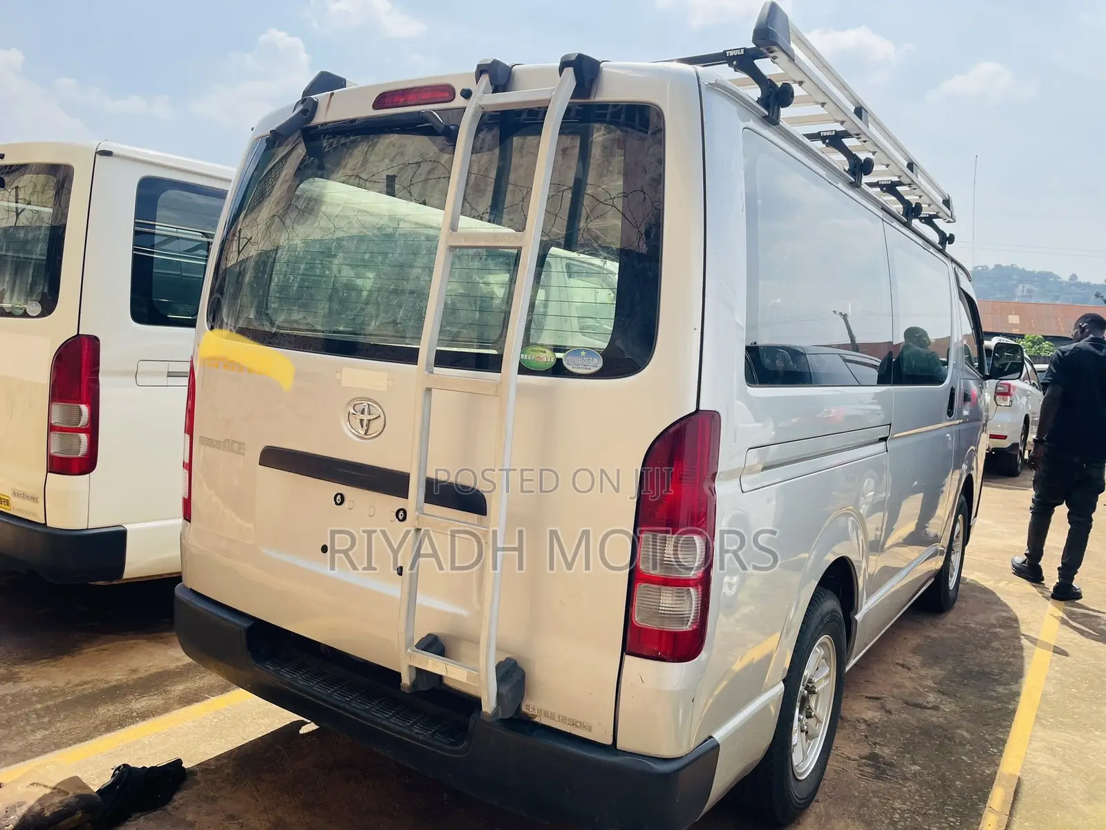 Toyota HiAce 2012 Silver