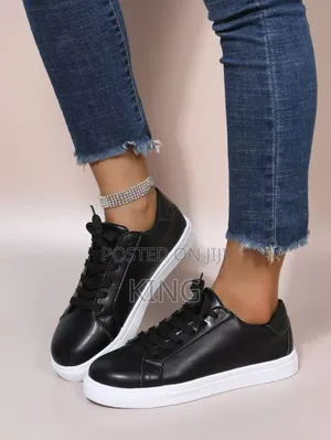 Vogue Ultimate Sneakers. Ladies