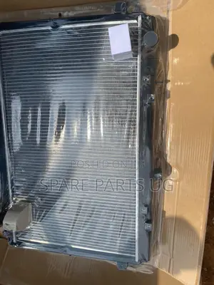 Landcruiser V8 LC100 Radiator