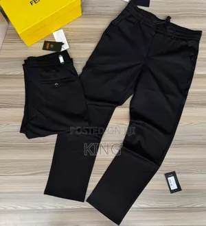Valid Triple Black Sweaterpants