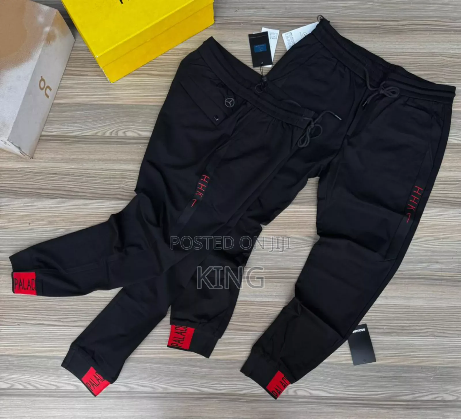 Tommy Triple Black Sweaterpants