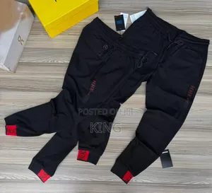 Tommy Triple Black Sweaterpants