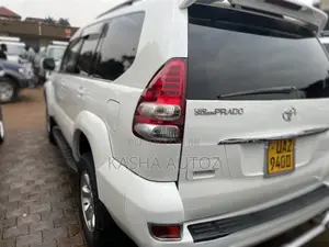 Toyota Land Cruiser Prado 2004 White