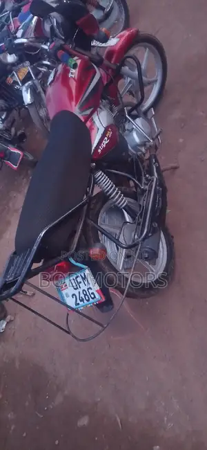 TVS HLX 125 2023 Red