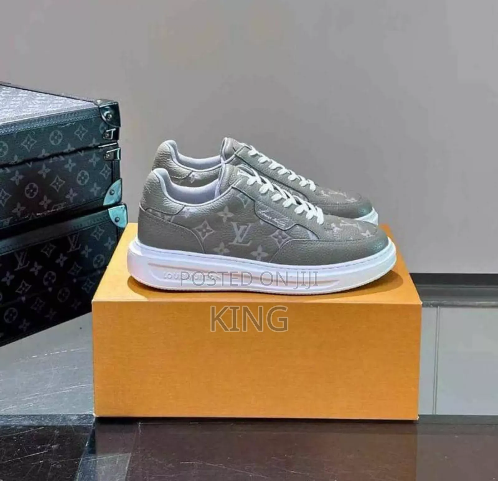 LOUIS VUITTON Beverly Hills Sneaker Grey