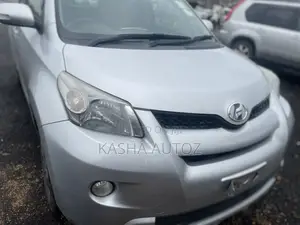 Toyota IST 2010 Silver