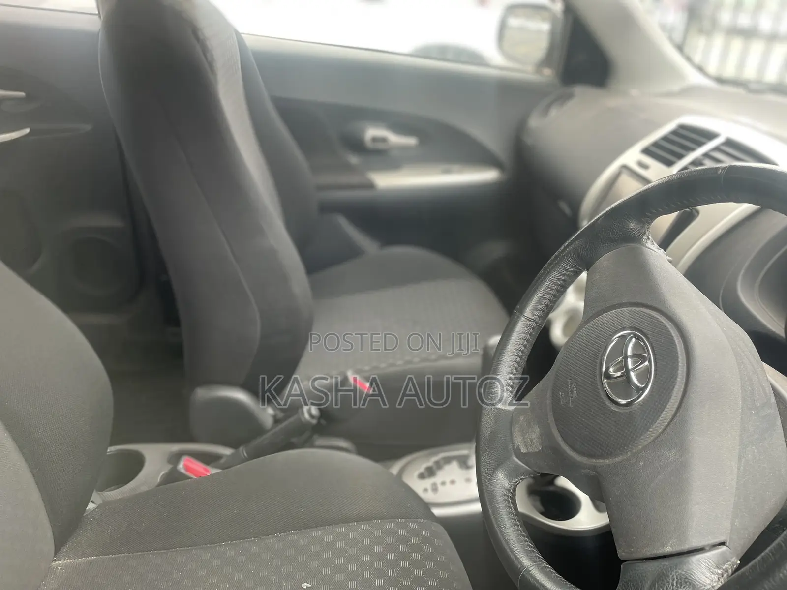 Toyota IST 2010 Silver