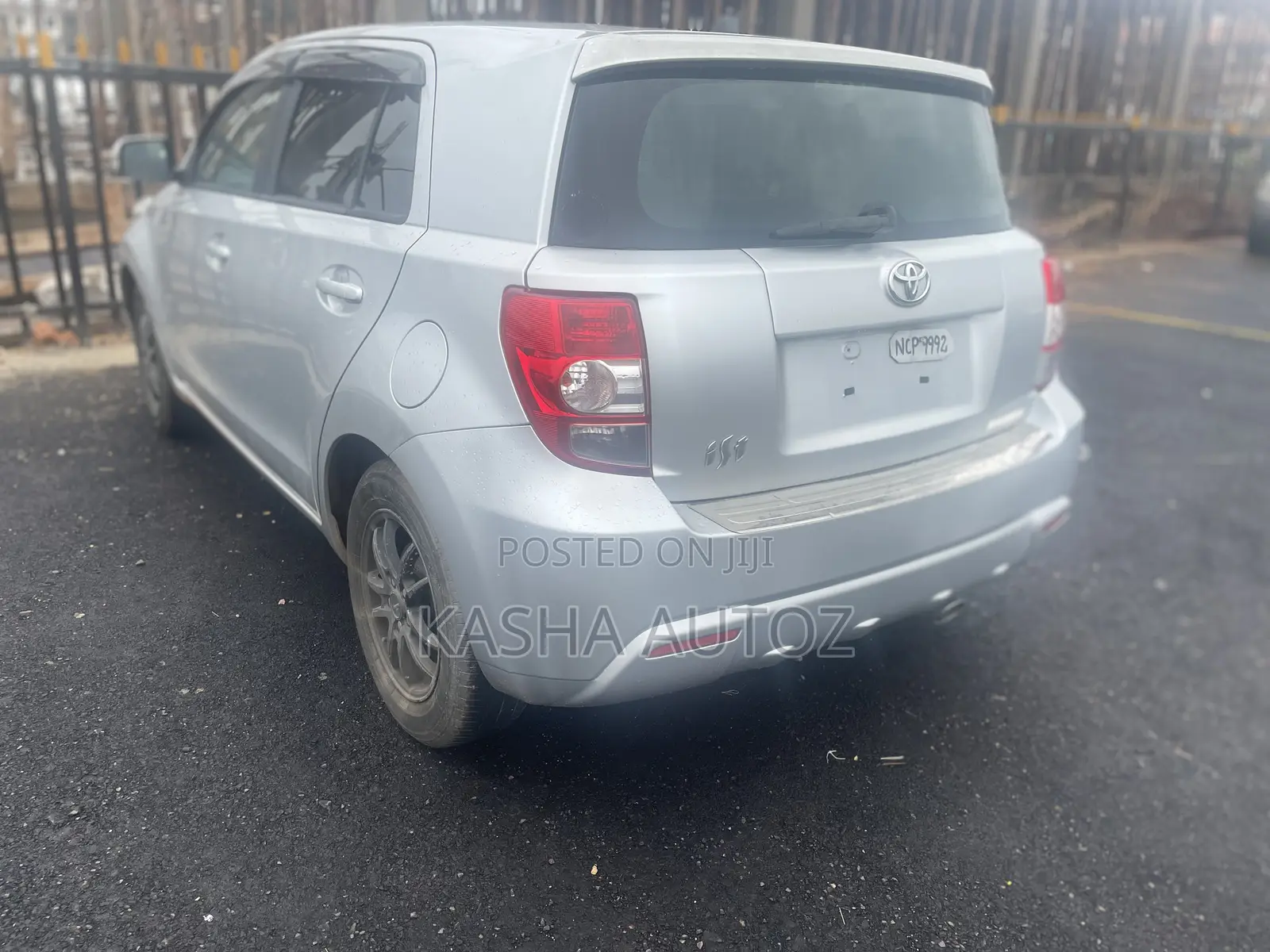 Toyota IST 2010 Silver