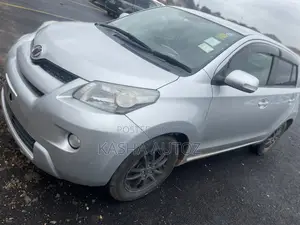 Toyota IST 2010 Silver