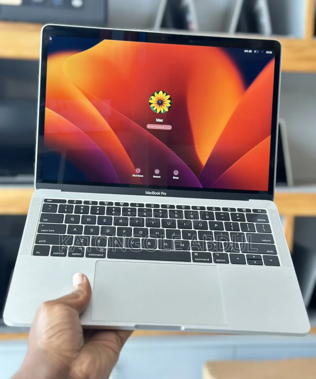 New Laptop Apple MacBook Pro 2017 16GB Intel Core I7 SSD 256GB