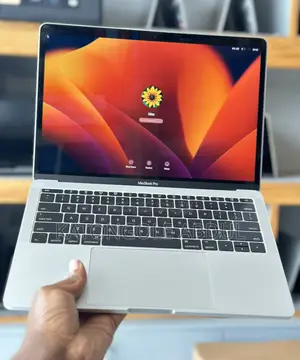 New Laptop Apple MacBook Pro 2017 16GB Intel Core I7 SSD 256GB