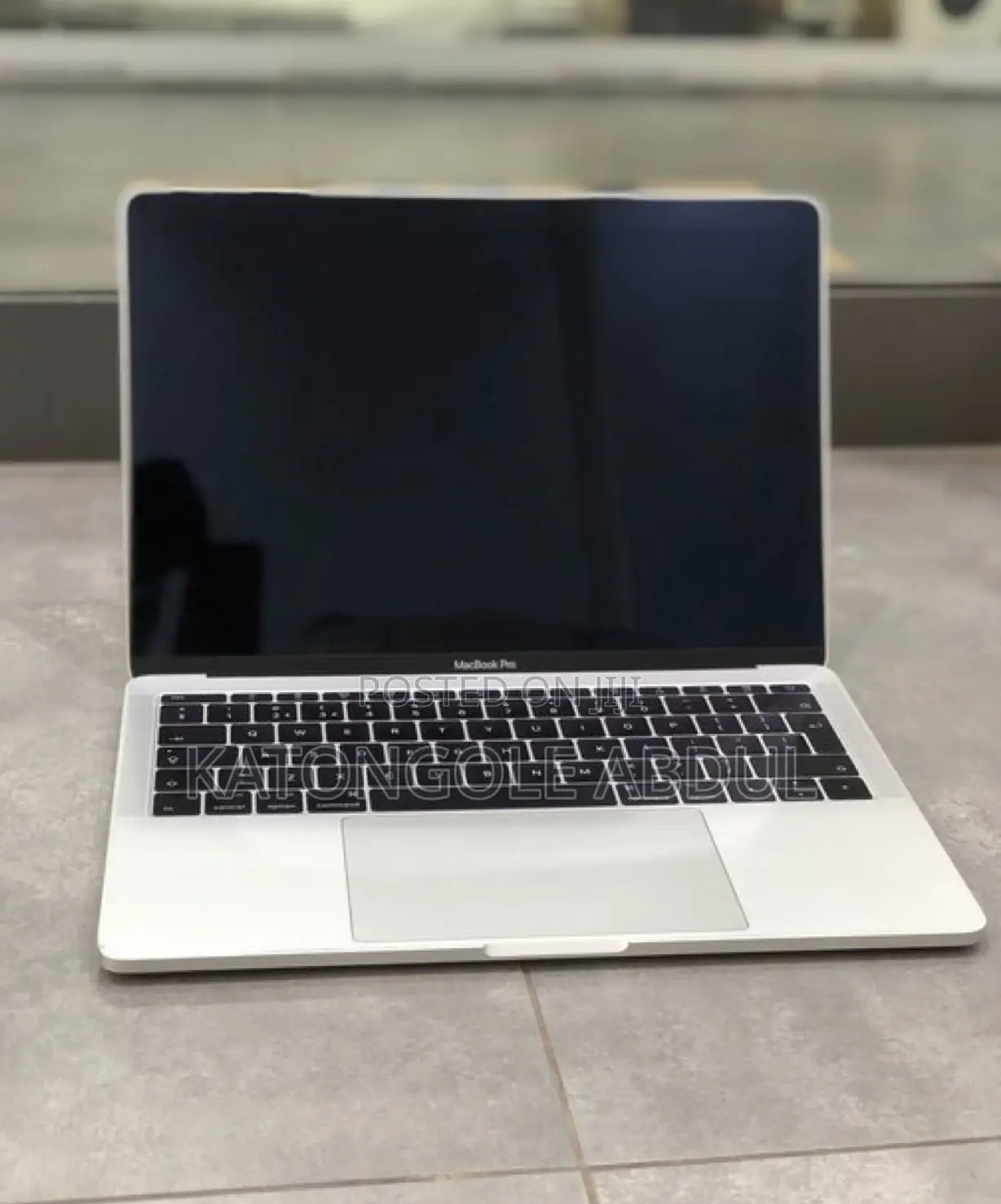 New Laptop Apple MacBook Pro 2017 8GB Intel Core I7 SSD 256GB