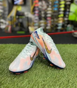 Due Nike Zoom Vapor 16 Football Boots. Mercurial