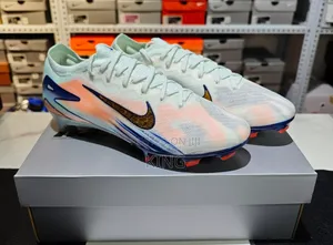 Finix Nike Zoom Vapor 16 Football Boots. Mercurial