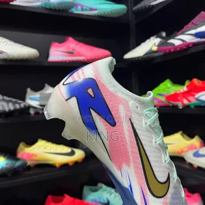 Swift Nike Zoom Vapor 16 Football Boots. Mercurial
