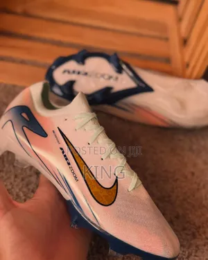 Icon Nike Zoom Vapor 16 Football Boots. Mercurial