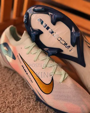 Grand Nike Zoom Vapor 16 Football Boots. Mercurial