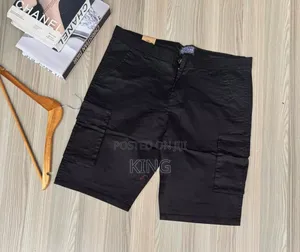 Noble Short Kaki. Cargo Shorts