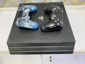 Sony Playstation 4 Pro Uhd 4k With 4games & 3 Controllers