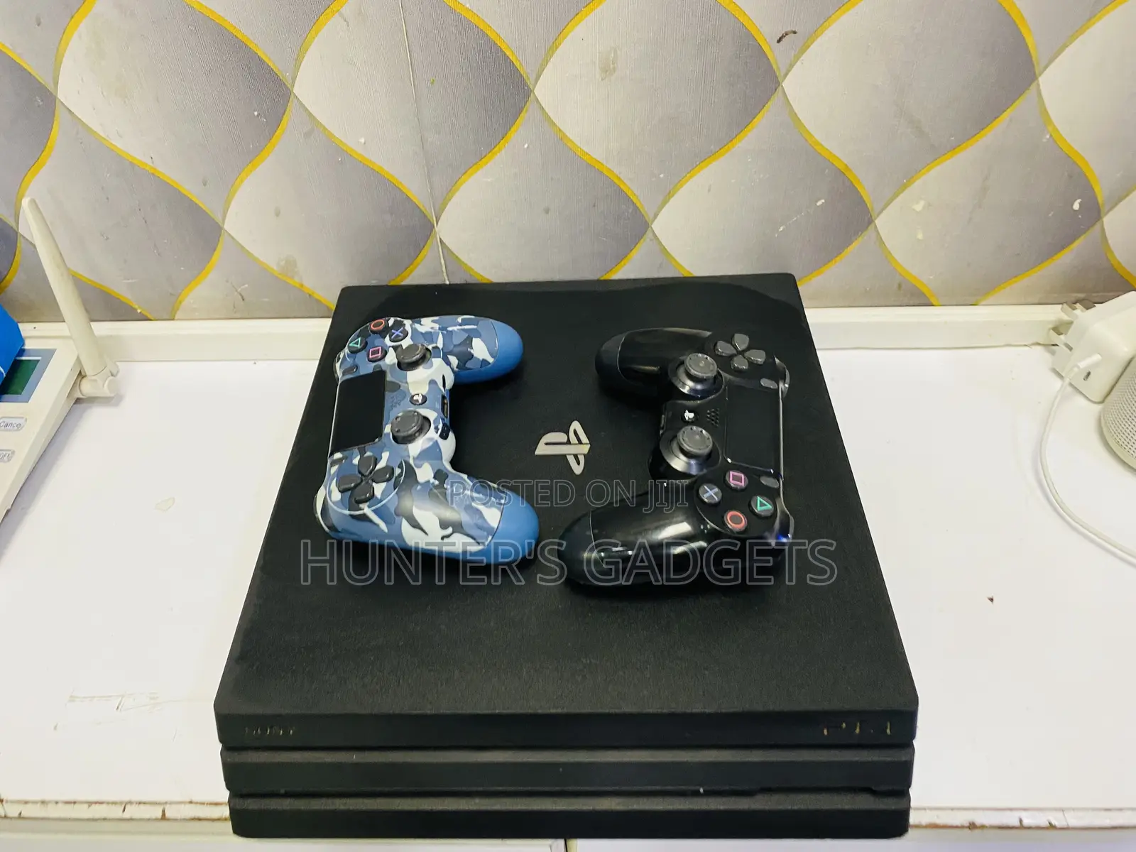 Sony Playstation 4 Pro Uhd 4k With 4games & 3 Controllers